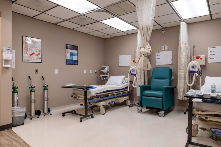 Glendale, AZ - May 31, 2022:  Arizona Vascular & Thoracic Solutions recovery room.  (Photo by Jennifer Stewart)